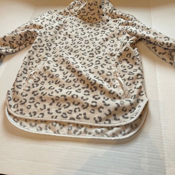 Green Tea NWT size S Khaki Leopard fleece pullover. - Picture 5 of 13
